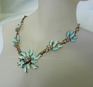 Vintage light blue mint flower necklace 1960s 1960s collier ketting licht blauw mint bloemen strass costume jewelry 7.JPG