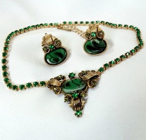 Vintage green goltone metal necklace set clip earrings groene goudkleurig metalen sieraden set collier ketting oorbellen 50er 60er jaren 1950s 1960s costume jewelry 6.JPG