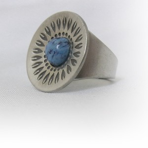 Jorgen Jensen Denemarken Denmark modernist pewter modernistische 60er jaren tinnen adjustable verstelbare ring met blauwe steen, no. 252 3.JPG