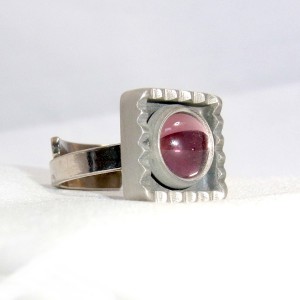 Jorgen Jensen Denemarken Denmark modernist pewter modernistische 60er jaren tinnen adjustable verstelbare ring met rose steen, no. 60  1.JPG