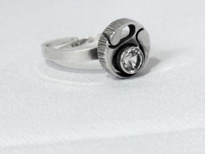 Karl Laine Finnfeelings Sten Finland 925 zilveren silver adjustable verstelbare ring  bergkristal Modernist F8 1983 1.JPG