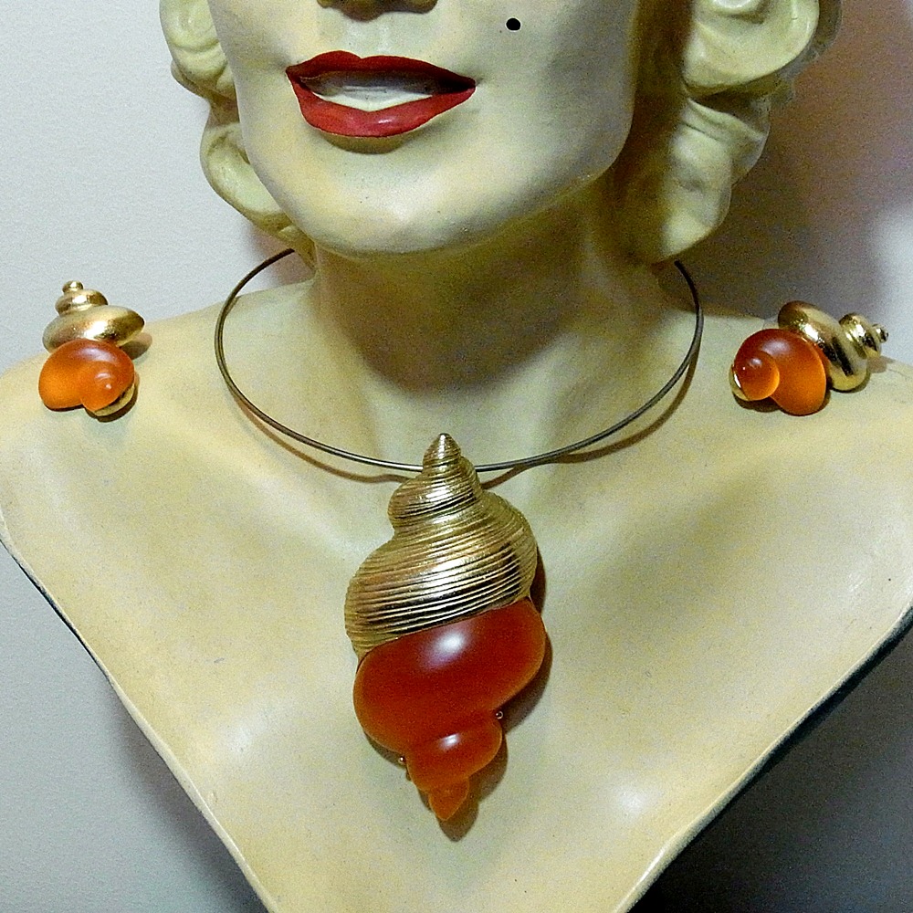 Christian Dior designer shell necklace set | Vintage Jewels