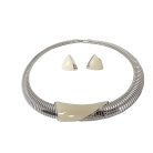 Monet vintage zilverkleurig slang collier met bijpassende oorbellen in originele dozen, 80er - 90er jaren.