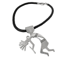 Grote vintage sterling zilveren Kokopelli fluitspeler Indianen hanger aan een gevlochten leren collier.