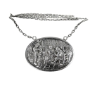 Antiek Nederlands zilveren collier met hanger geïnspireerd op een 17e -eeuws tafereel van Jan Steen.